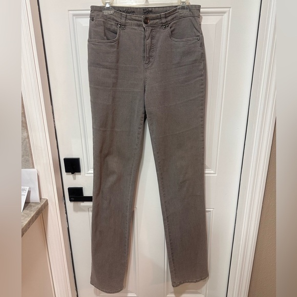 Grey denim jeans. Tall
Diamond denim
Olivia - Picture 2 of 6